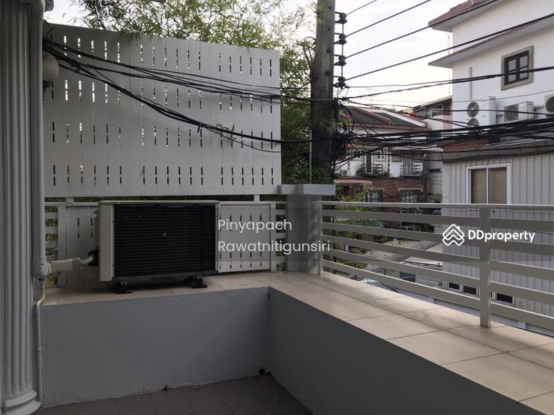 ระเบียงห้องนอนชั้น2 ด้านหน้า