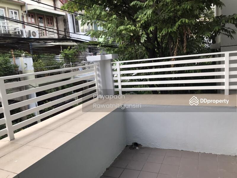 ระเบียงห้องนอนชั้น2 ด้านหน้า