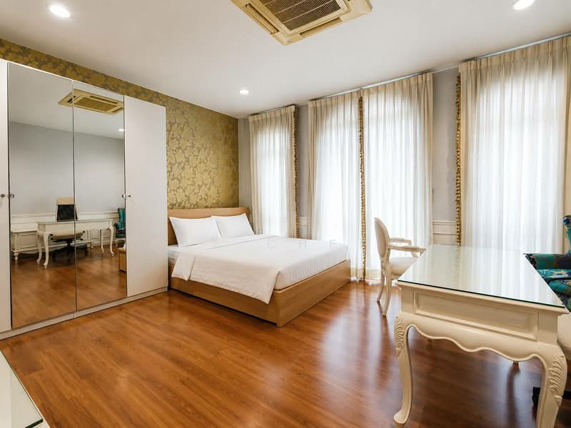 Baan Klangmuang Grand De Paris Ratchada, Bangkok, Pradit Manutham Road, Wang Thonglang, Bangkok, 3 Bedrooms, 195 sqm, Townhouse For Rent, by Tamita Kongsoithong, 11301472 - DDproperty.com