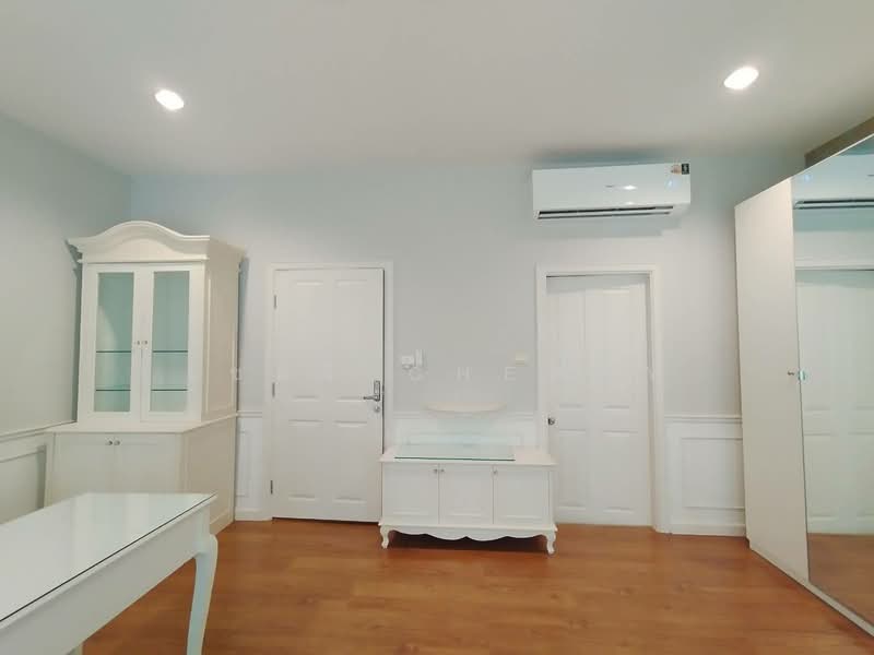 Baan Klangmuang Grand De Paris Ratchada, Bangkok, Pradit Manutham Road, Wang Thonglang, Bangkok, 3 Bedrooms, 195 sqm, Townhouse For Rent, by Tamita Kongsoithong, 11301472 - DDproperty.com