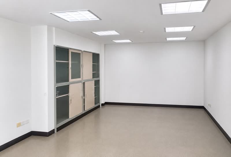 Office building Center Points Project, Muang Surat Thani, Surat Thani, สุรีย์โชค, Talat, Muang Surat Thani, Surat Thani, , 1,379 sqm, Office Space For Sale, by Parinthida Sawuddisopakaykul, 11302601 - DDproperty.com