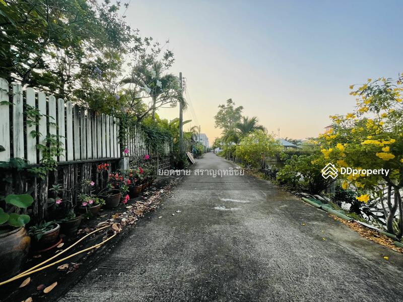 For Sale - For sale: 3 plots of land with houses,total 1-2-72 Rai 13.5 mb, Samut Prakan