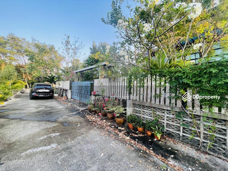 For Sale - For sale: 3 plots of land with houses,total 1-2-72 Rai 13.5 mb, Samut Prakan