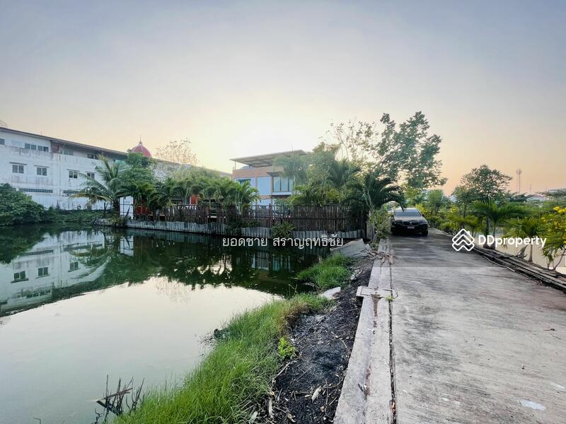 For Sale - For sale: 3 plots of land with houses,total 1-2-72 Rai 9 mb, Samut Prakan