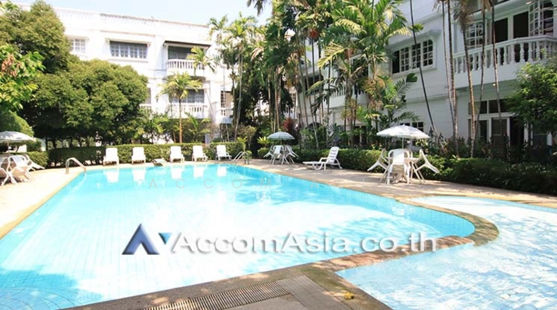 ขาย - House in garden compound with pool, กรุงเทพ