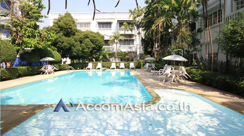 ขาย - House in garden compound with pool, กรุงเทพ