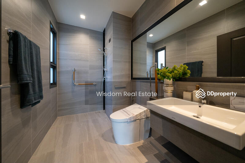 Grand Bangkok Boulevard Krungthepkritha : แกรนด์ บางกอก บูเลอวาร์ด กรุงเทพกรีฑา, กรุงเทพ, ถนน ศรีนครินทร์-ร่มเกล้า, คลองสามประเวศ, ลาดกระบัง, กรุงเทพ, 447 ตร.ม., บ้านเดี่ยว ขาย, โดย Wisdom Real Estate, 11308867 - DDproperty.com