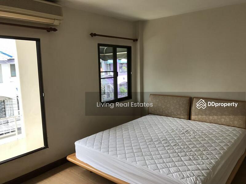 ทาวเฮ้าส์ ม.กลางเมือง ซ. พระรามเก้า 43, Bangkok, Suan Luang, Suan Luang, Bangkok, 4 Bedrooms, 120 sqm, Townhouse For Sale, by Living Real Estates, 11309346 - DDproperty.com