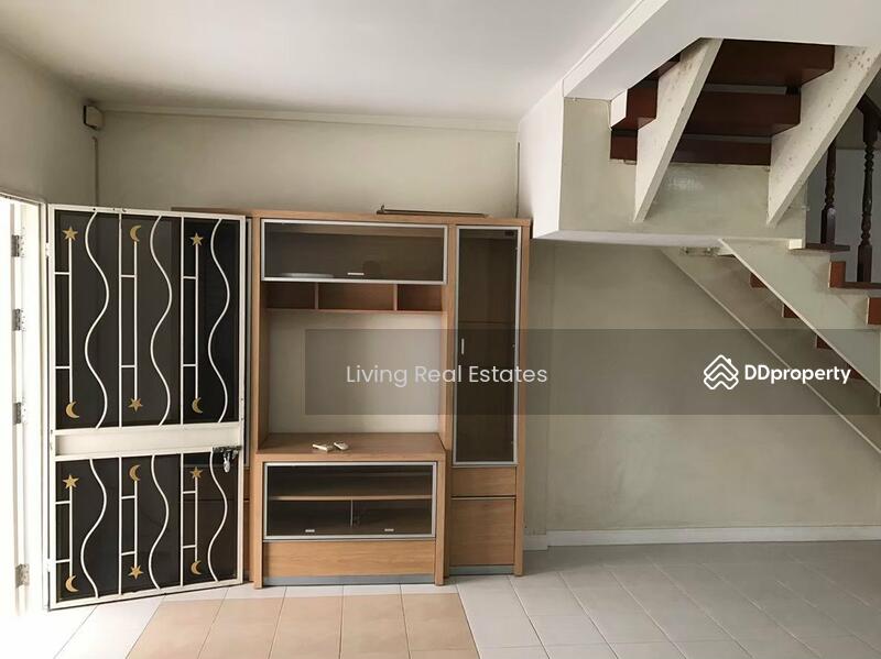 ทาวเฮ้าส์ ม.กลางเมือง ซ. พระรามเก้า 43, Bangkok, Suan Luang, Suan Luang, Bangkok, 4 Bedrooms, 120 sqm, Townhouse For Sale, by Living Real Estates, 11309346 - DDproperty.com
