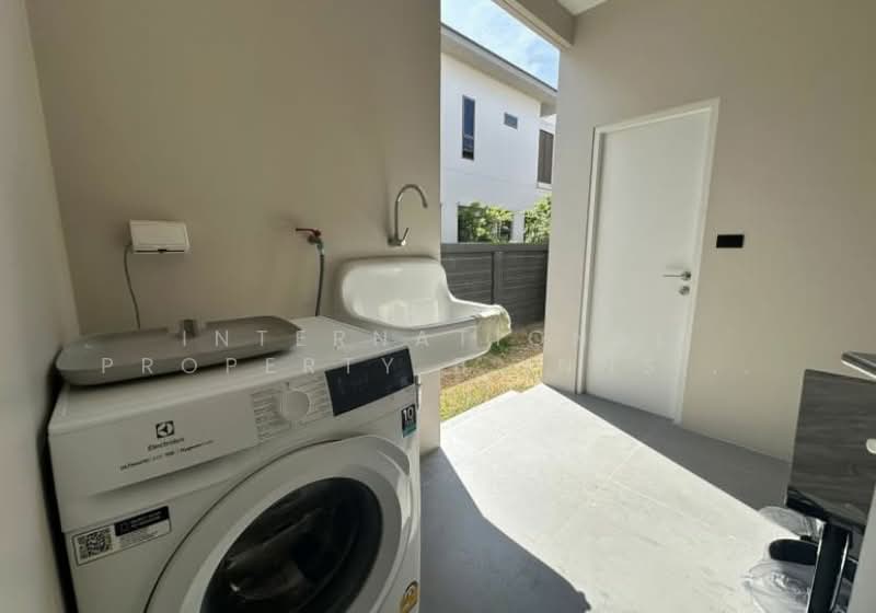 Burasiri Krungthep Kreetha, Bangkok, 95 Soi Pracha Ruam Chai, Hua Mak, Bang Kapi, Bangkok, 4 Bedrooms, 300 sqm, Single Detached House For Rent, by nextste property, 11314708 - DDproperty.com