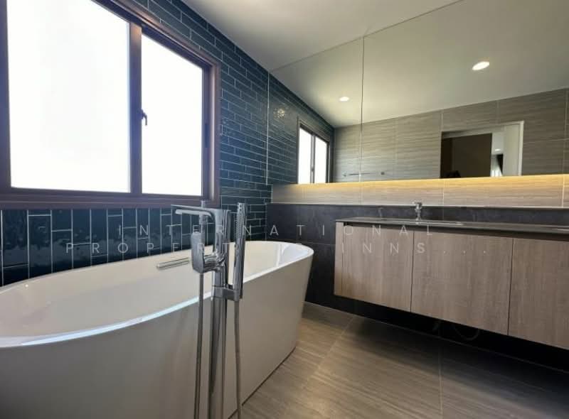 Burasiri Krungthep Kreetha, Bangkok, 95 Soi Pracha Ruam Chai, Hua Mak, Bang Kapi, Bangkok, 4 Bedrooms, 300 sqm, Single Detached House For Rent, by nextste property, 11314708 - DDproperty.com