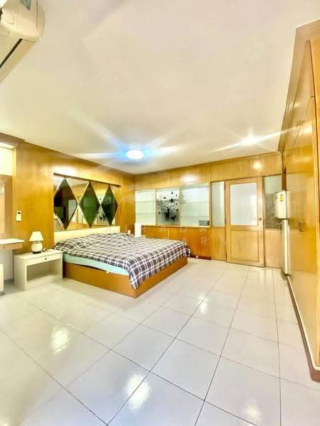 Rin House Condo, Bangkok, Soi Sukhumvit 39, Khlong Tan Nua, Watthana, Bangkok, 1 Bedroom, 47 sqm, Condo For Rent, by Airada Parasarn, 11320522 - DDproperty.com