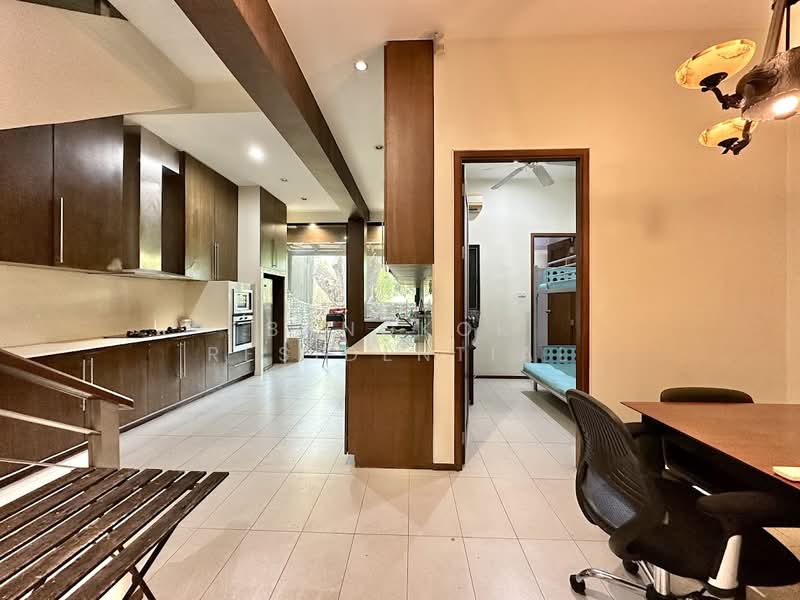 Townhouse in Compound, Bangkok, Ekkamai 10, Khlong Tan Nua, Watthana, Bangkok, 4 Bedrooms, 350 sqm, Townhouse For Rent, by Bangkok Residential, 11352170 - DDproperty.com