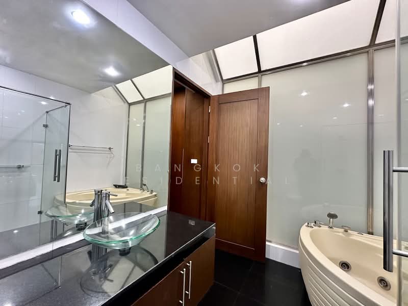 Townhouse in Compound, Bangkok, Ekkamai 10, Khlong Tan Nua, Watthana, Bangkok, 4 Bedrooms, 350 sqm, Townhouse For Rent, by Bangkok Residential, 11352170 - DDproperty.com