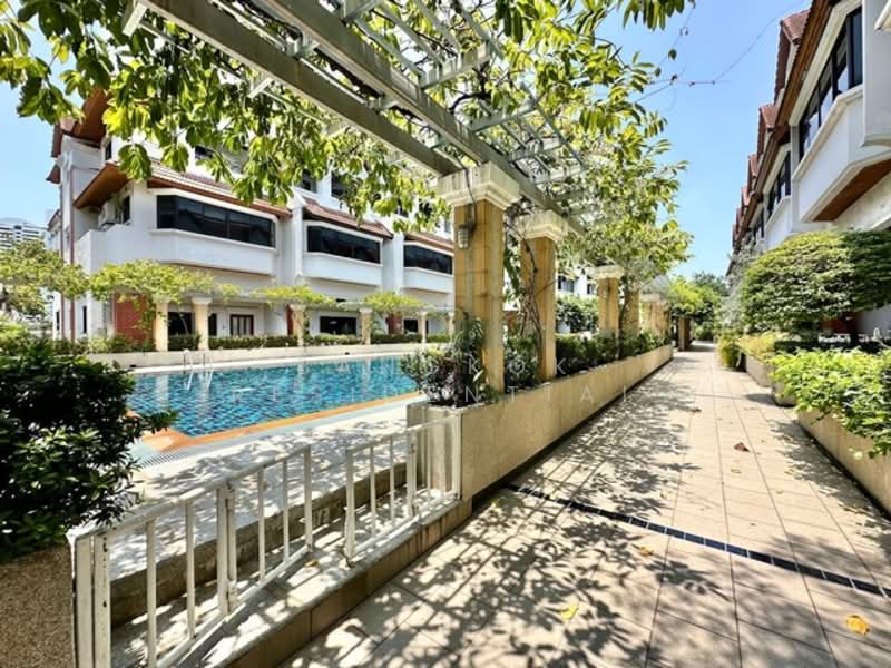 Townhouse in Compound, Bangkok, Ekkamai 10, Khlong Tan Nua, Watthana, Bangkok, 4 Bedrooms, 350 sqm, Townhouse For Rent, by Bangkok Residential, 11352170 - DDproperty.com