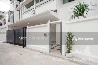 ขาย - ทาวน์เฮาส์ ใน สุขุมวิท 15, กรุงเทพ