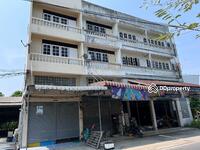 ขาย - ขาย อาคารพาณิชย์ 3 ชั้นครึ่ง ติดถนนทางเข้าตลาดเทศบาลสามพราน เหมาะทำธุรกิจค้าขาย ห้องเช่า, นครปฐม