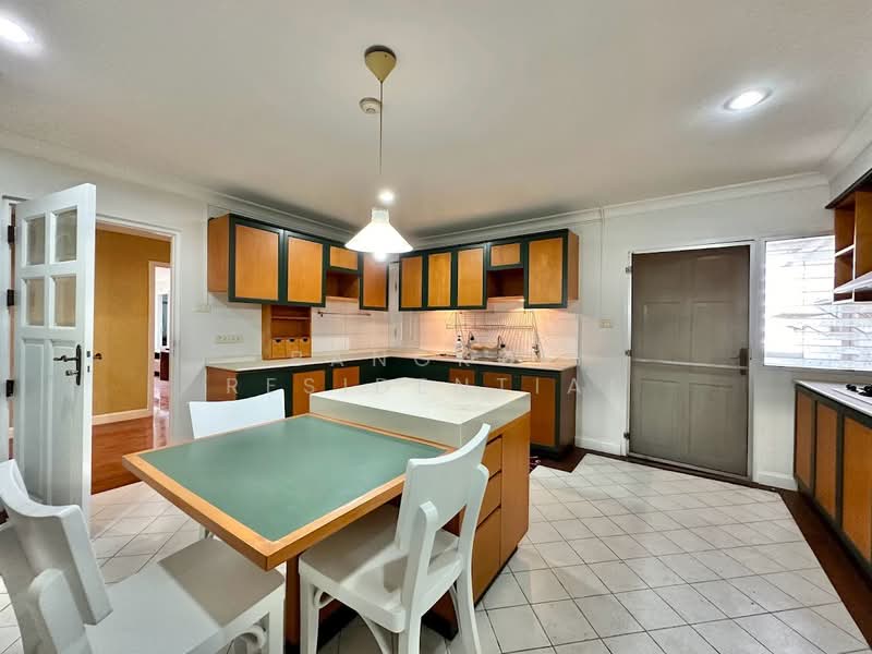 Oriental Towers, Bangkok, 25 Soi Ekkamai 12, Ekkamai Road, Khlong Tan Nua, Watthana, Bangkok, 3 Bedrooms, 350 sqm, Condo For Rent, by Bangkok Residential, 11362888 - DDproperty.com