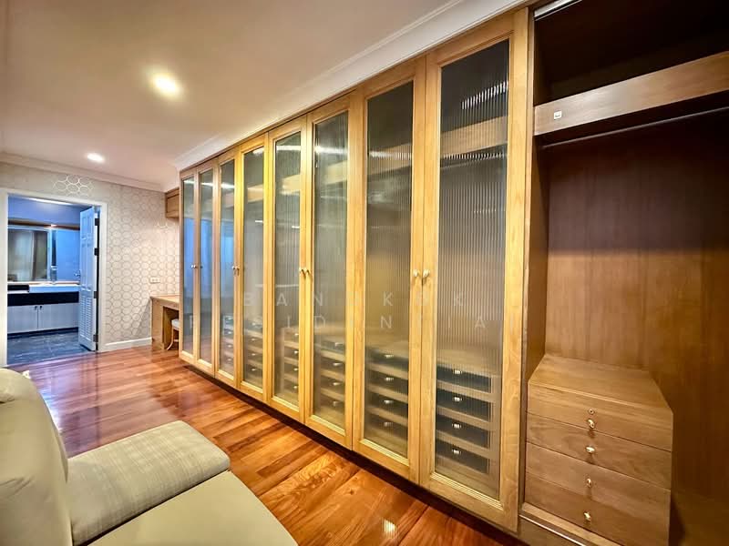 Oriental Towers, Bangkok, 25 Soi Ekkamai 12, Ekkamai Road, Khlong Tan Nua, Watthana, Bangkok, 3 Bedrooms, 350 sqm, Condo For Rent, by Bangkok Residential, 11362888 - DDproperty.com