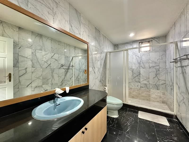 Oriental Towers, Bangkok, 25 Soi Ekkamai 12, Ekkamai Road, Khlong Tan Nua, Watthana, Bangkok, 3 Bedrooms, 350 sqm, Condo For Rent, by Bangkok Residential, 11362888 - DDproperty.com