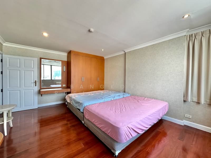 Oriental Towers, Bangkok, 25 Soi Ekkamai 12, Ekkamai Road, Khlong Tan Nua, Watthana, Bangkok, 3 Bedrooms, 350 sqm, Condo For Rent, by Bangkok Residential, 11362888 - DDproperty.com