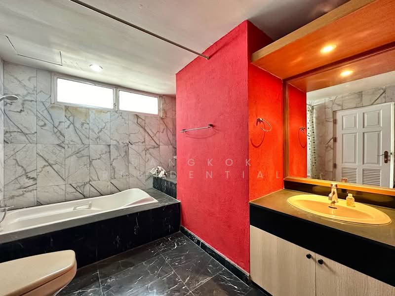 Oriental Towers, Bangkok, 25 Soi Ekkamai 12, Ekkamai Road, Khlong Tan Nua, Watthana, Bangkok, 3 Bedrooms, 350 sqm, Condo For Rent, by Bangkok Residential, 11362888 - DDproperty.com