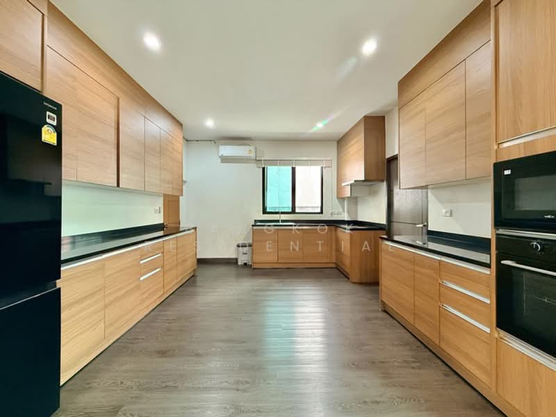 Detached House, Bangkok, Sukhumvit 65, Khlong Tan Nua, Watthana, Bangkok, 4 Bedrooms, 330 sqm, Single Detached House For Rent, by Bangkok Residential, 11363746 - DDproperty.com