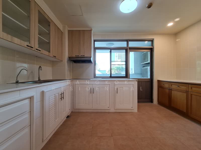 Royal Castle Sukhumvit, Bangkok, 30 Soi Sukhumvit 39, Khlongtoei Nua, Watthana, Bangkok, 3 Bedrooms, 320 sqm, Condo For Rent, by Bangkok Residential, 11365123 - DDproperty.com