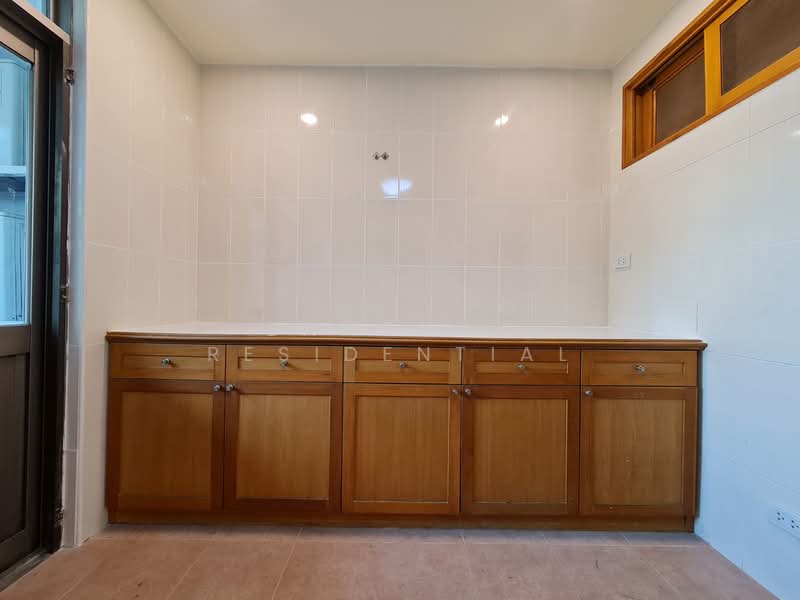 Royal Castle Sukhumvit, Bangkok, 30 Soi Sukhumvit 39, Khlongtoei Nua, Watthana, Bangkok, 3 Bedrooms, 320 sqm, Condo For Rent, by Bangkok Residential, 11365123 - DDproperty.com