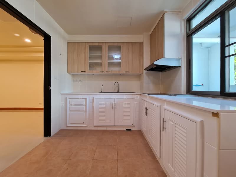 Royal Castle Sukhumvit, Bangkok, 30 Soi Sukhumvit 39, Khlongtoei Nua, Watthana, Bangkok, 3 Bedrooms, 320 sqm, Condo For Rent, by Bangkok Residential, 11365123 - DDproperty.com