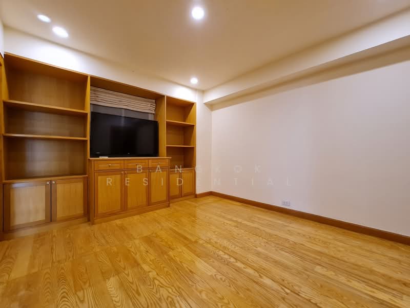 Royal Castle Sukhumvit, Bangkok, 30 Soi Sukhumvit 39, Khlongtoei Nua, Watthana, Bangkok, 3 Bedrooms, 320 sqm, Condo For Rent, by Bangkok Residential, 11365123 - DDproperty.com
