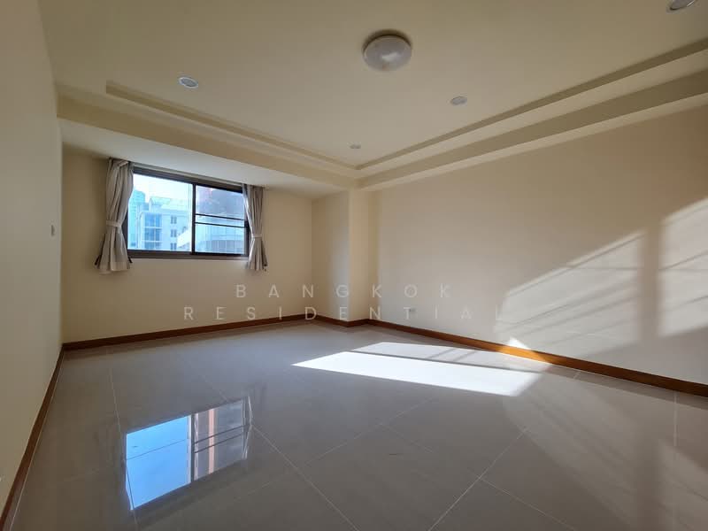 Royal Castle Sukhumvit, Bangkok, 30 Soi Sukhumvit 39, Khlongtoei Nua, Watthana, Bangkok, 3 Bedrooms, 320 sqm, Condo For Rent, by Bangkok Residential, 11365123 - DDproperty.com