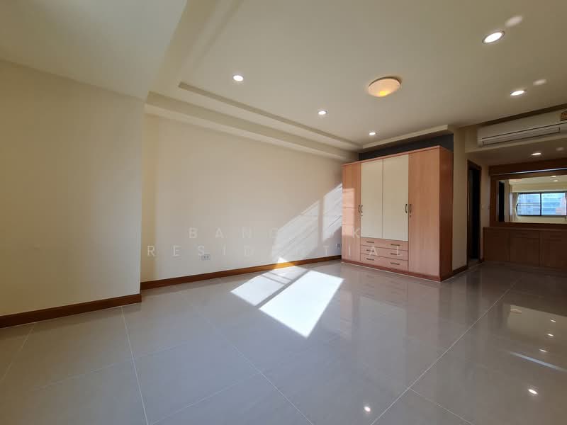 Royal Castle Sukhumvit, Bangkok, 30 Soi Sukhumvit 39, Khlongtoei Nua, Watthana, Bangkok, 3 Bedrooms, 320 sqm, Condo For Rent, by Bangkok Residential, 11365123 - DDproperty.com