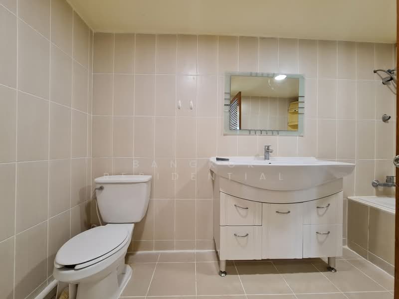 Royal Castle Sukhumvit, Bangkok, 30 Soi Sukhumvit 39, Khlongtoei Nua, Watthana, Bangkok, 3 Bedrooms, 320 sqm, Condo For Rent, by Bangkok Residential, 11365123 - DDproperty.com