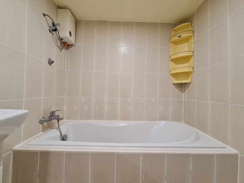 Royal Castle Sukhumvit, Bangkok, 30 Soi Sukhumvit 39, Khlongtoei Nua, Watthana, Bangkok, 3 Bedrooms, 320 sqm, Condo For Rent, by Bangkok Residential, 11365123 - DDproperty.com