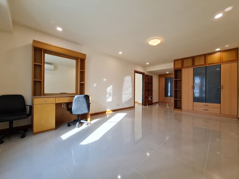 Royal Castle Sukhumvit, Bangkok, 30 Soi Sukhumvit 39, Khlongtoei Nua, Watthana, Bangkok, 3 Bedrooms, 320 sqm, Condo For Rent, by Bangkok Residential, 11365123 - DDproperty.com