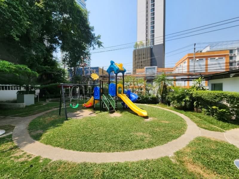 Royal Castle Sukhumvit, Bangkok, 30 Soi Sukhumvit 39, Khlongtoei Nua, Watthana, Bangkok, 3 Bedrooms, 320 sqm, Condo For Rent, by Bangkok Residential, 11365123 - DDproperty.com