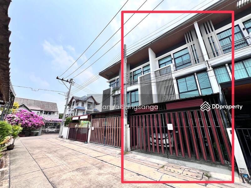 ขาย - ขายด่วน ทาวน์โฮม 3 ชั้น พื้นที่ 20 วา ขนาด 3 นอน 3 น้ำ จอดรถได้ 2 คัน ลาดพร้าว โชคชัย 4 ซอย 18, กรุงเทพ