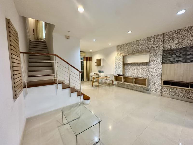 Baan Klang Muang Sathorn-Taksin 2 : บ้านกลางเมือง สาทร-ตากสิน 2, กรุงเทพ, ถนนกัลปพฤกษ์, บางค้อ, จอมทอง, กรุงเทพ, 188 ตร.ม., ทาวน์เฮ้าส์ ให้เช่า, โดย ปรินทร์ญาดา ชิณโชติ, 11370713 - DDproperty.com