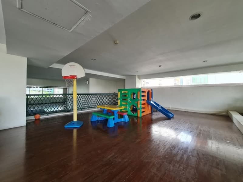 Newton Tower, Bangkok, Soi Sukhumvit 6, Khlong Toei, Khlong Toei, Bangkok, 3 Bedrooms, 198 sqm, Condo For Rent, by Bangkok Residential, 11377774 - DDproperty.com