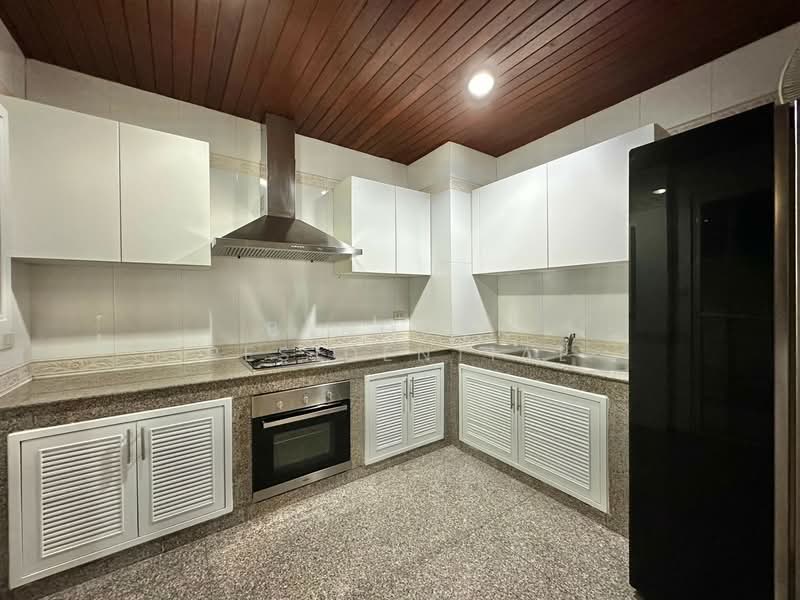 House in Compound, Bangkok, Sukhumvit 63, Khlong Tan Nua, Watthana, Bangkok, 4 Bedrooms, 285 sqm, Single Detached House For Rent, by Bangkok Residential, 11378460 - DDproperty.com
