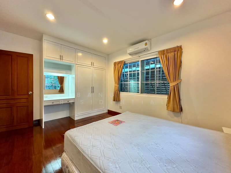 House in Compound, Bangkok, Sukhumvit 63, Khlong Tan Nua, Watthana, Bangkok, 4 Bedrooms, 285 sqm, Single Detached House For Rent, by Bangkok Residential, 11378460 - DDproperty.com