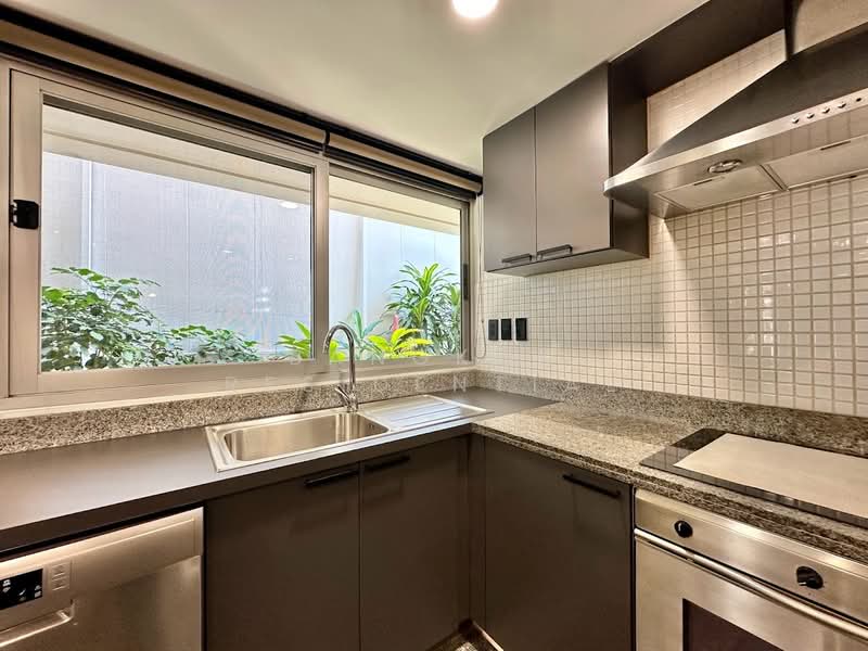 House in Compound, Bangkok, Sukhumvit 24, Khong Tan, Khlong Toei, Bangkok, 4 Bedrooms, 350 sqm, Single Detached House For Rent, by Bangkok Residential, 11378478 - DDproperty.com