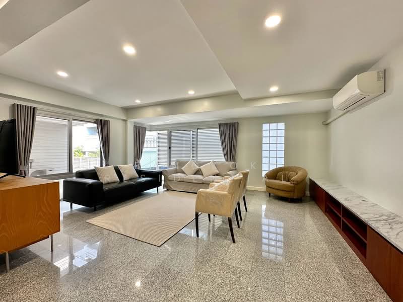 House in Compound, Bangkok, Sukhumvit 24, Khong Tan, Khlong Toei, Bangkok, 4 Bedrooms, 350 sqm, Single Detached House For Rent, by Bangkok Residential, 11378478 - DDproperty.com