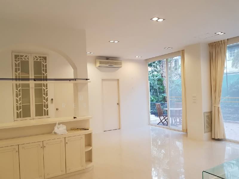 พร้อมพรรค การ์เด้นส์ คอนโดมิเนียม, กรุงเทพ, สุขุมวิท, คลองเตยเหนือ, วัฒนา, กรุงเทพ, 350 ตร.ม., คอนโด ให้เช่า, โดย Bangkok Residential, 11380600 - DDproperty.com