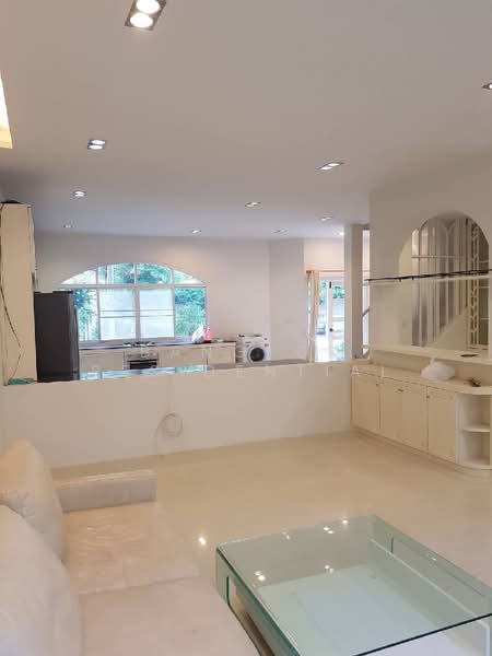 Prompak Gardens Condominium, Bangkok, Sukhumvit, Khlongtoei Nua, Watthana, Bangkok, 3 Bedrooms, 350 sqm, Condo For Rent, by Bangkok Residential, 11380600 - DDproperty.com