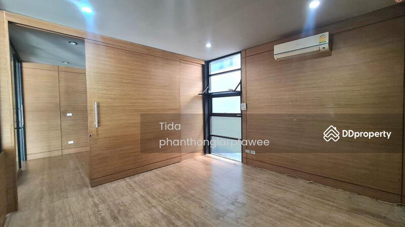 ให้เช่า - โกดังพร้อมออฟฟิศ ลาดพร้าว, กรุงเทพ