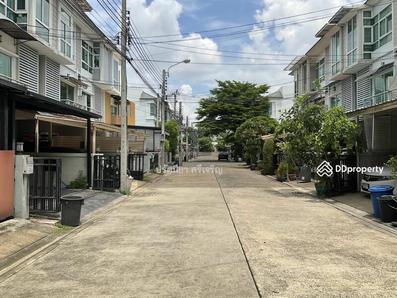 ทาวน์เฮ้าส์3ชั้น 25ตร.ว. 3นอน 3น้ำ แอร์2 เครื่องทำน้ำอุ่น พร้อมอยู่ เฟอร์ฯบางส่วนเคาร์เตอร์ครัว จอด2, Bangkok, 18 เลียบมอร์เตอร์เวย์กรุงเทพกรีฑา, Prawet, Bangkok, 3 Bedrooms, 105 sqm, Townhouse For Rent, by ปรัศนียา ศรีเจริญ, 11383034 - DDproperty.com