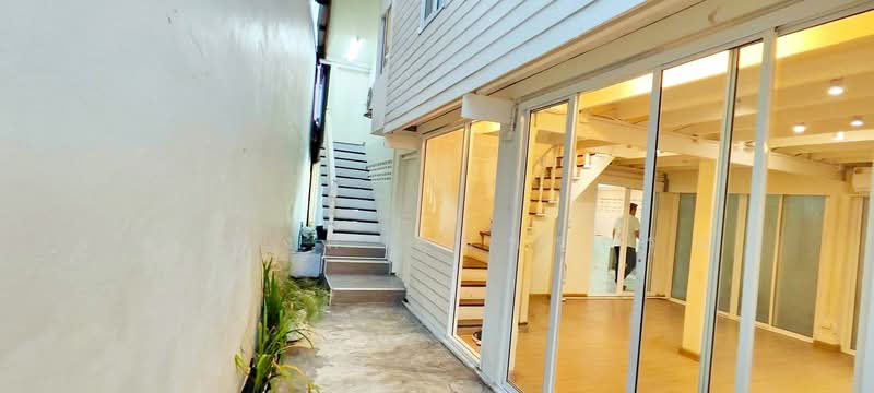 ช่องนนทรี โลตัส BTS เซนต์หลุยส์, Bangkok, 1 นนทรี, Chong Nonsi, Yan Nawa, Bangkok, 5 Bedrooms, 220 sqm, Single Detached House For Rent, by ณัฐพงศ์ สุนทรอรุณ, 11386800 - DDproperty.com