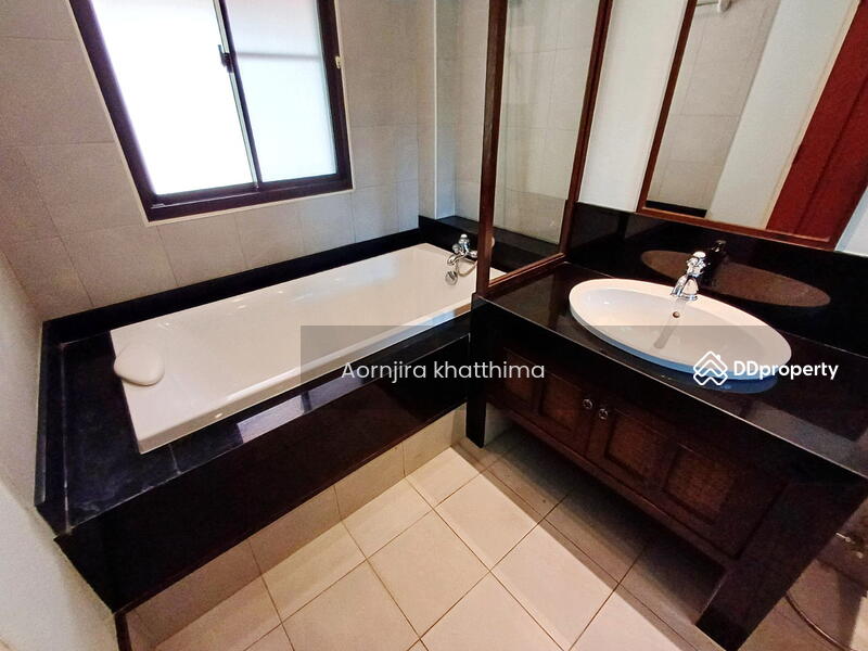 R0778 For rent, 2-story detached house, fully furnished. Near Kad Farang Village 3.2 km., Chiang Mai, Nong Kwai, Hang Dong, Chiang Mai, 4 Bedrooms, 231 sqm, Single Detached House For Rent, by Aornjira Khatthima, 11387679 - DDproperty.com